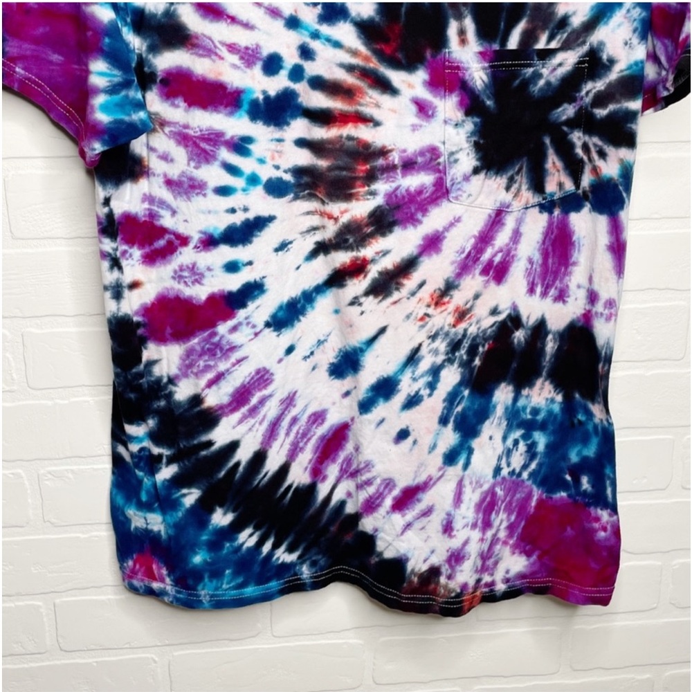 Handmade Tie Die Blue & Purple Fruit Of A Loom Medium TShirt With Front Pocket - Picture 4 of 7